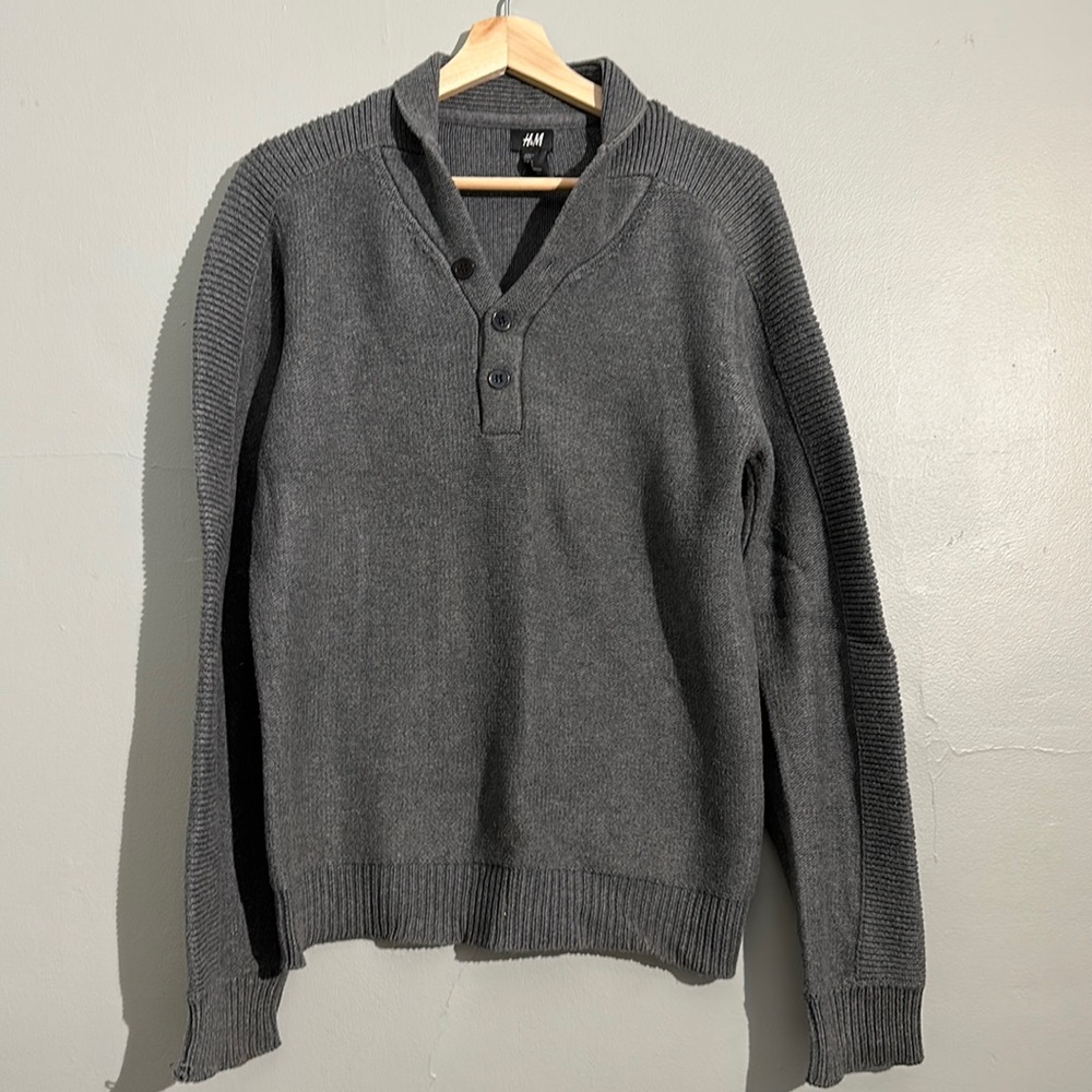 Gray H&M button up sweater with collar (Men’s S)